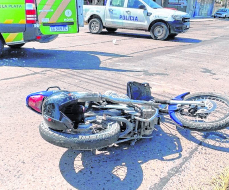 Un motociclista herido en un terrible choque