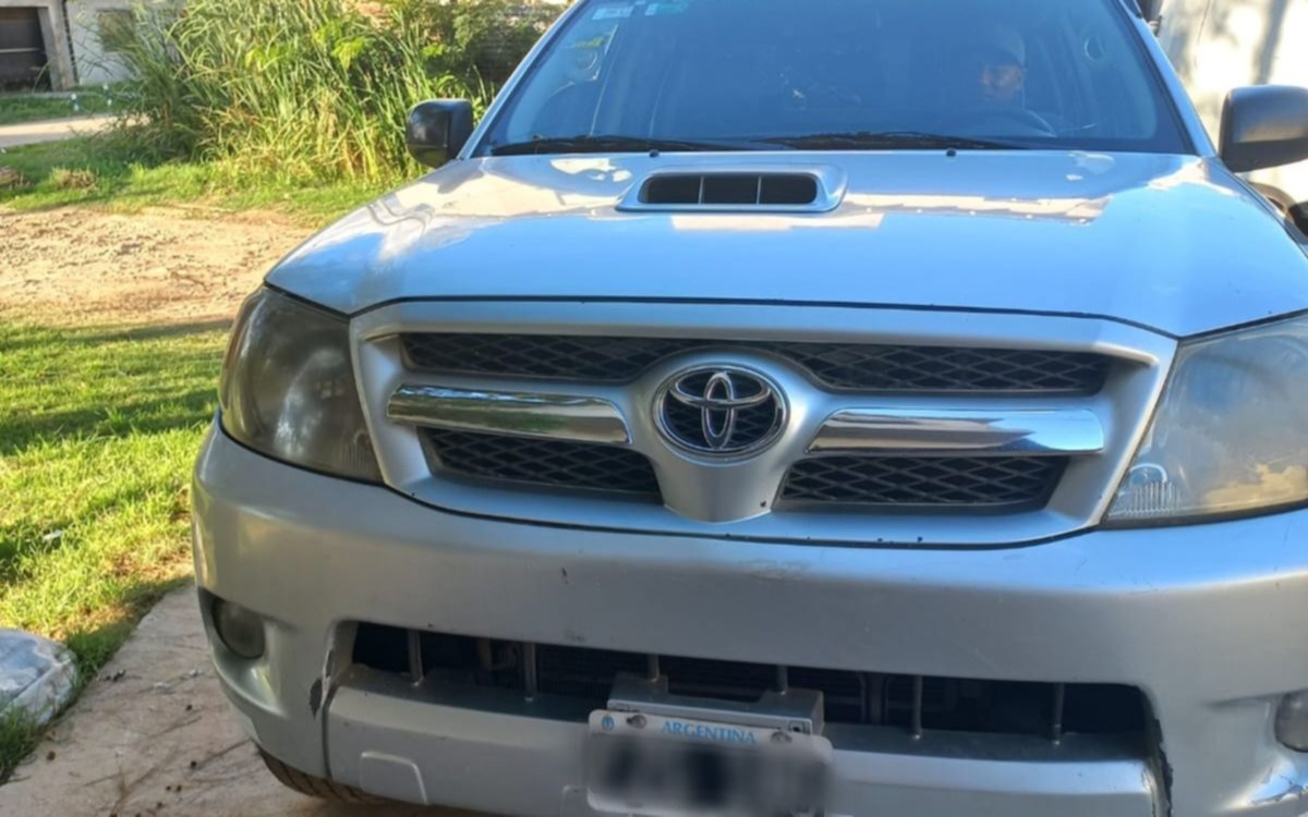 Una familia sufrió el robo de su camioneta en Los Hornos y ahora quieren recuperarla: ofrecen recompensa