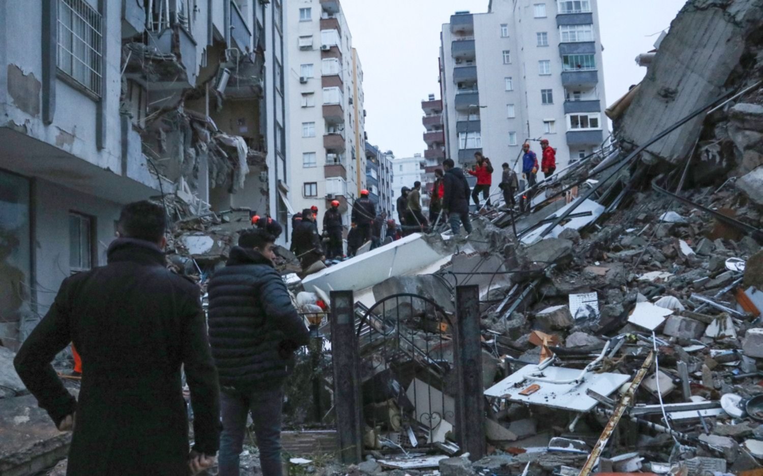 VIDEO.- Cientos de edificios colapsaron tras el terremoto