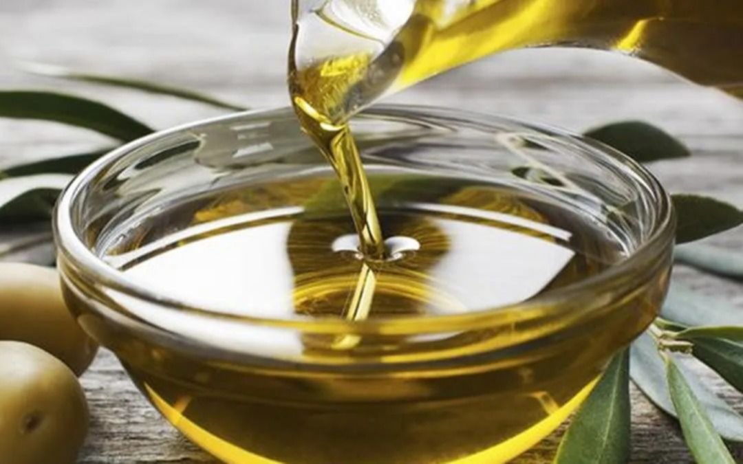 La ANMAT prohibió la fabricación y comercialización de un aceite de oliva por ser "ilegal"