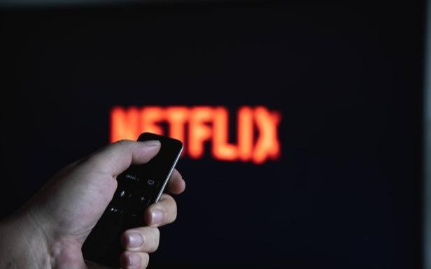 Netflix comenzó a penalizar a aquellos usuarios que tengan cuentas compartidas