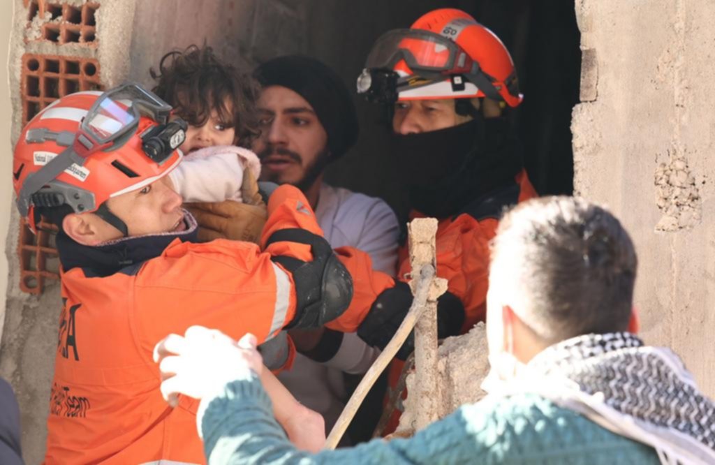 Angelitos rescatados: salvan a más niños tras el sismo