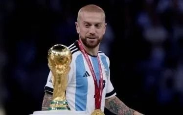 El "Papu" Gómez mostró cómo está su tobillo y remarcó: "Di todo de mí por ganar la Copa del Mundo"