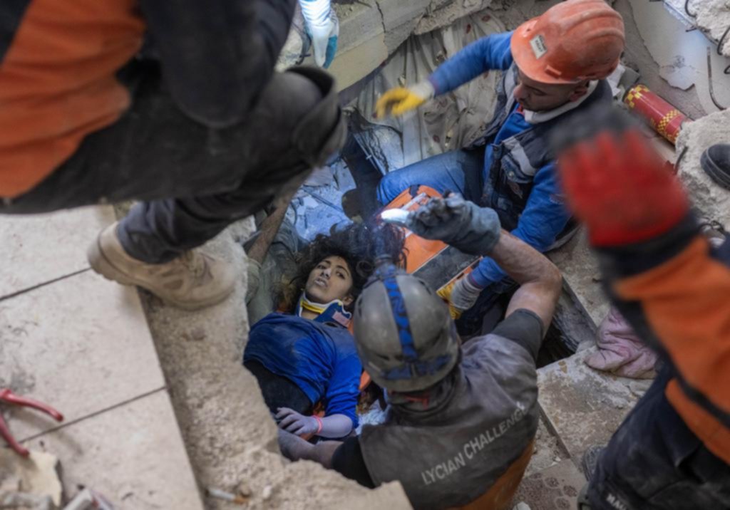 Cien horas “sepultada” viva: el increíble rescate de una mujer