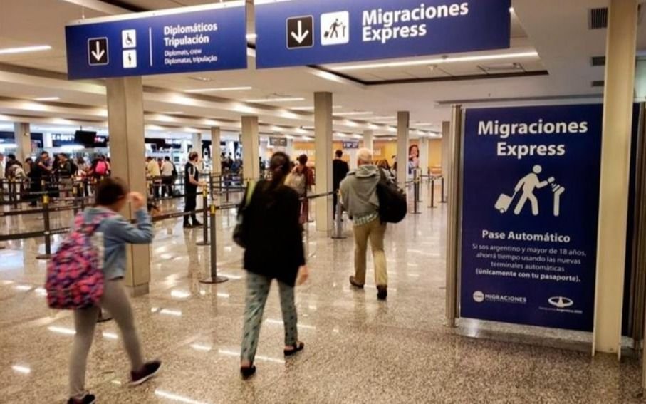 Este viernes arribó al país un vuelo con 14 mujeres rusas embarazadas
