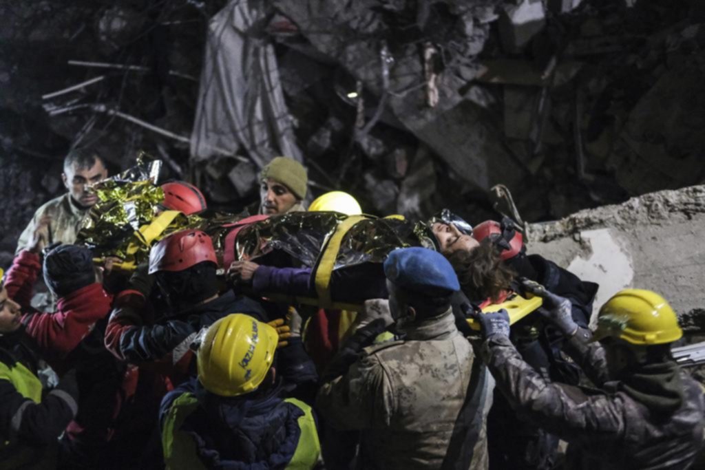 Tienen un dios aparte: más sobrevivientes del terremoto