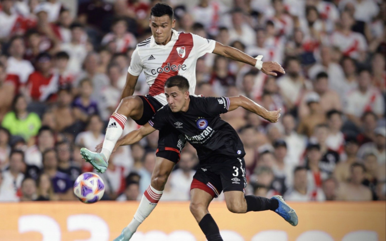 El Millonario lo dio vuelta y le ganó Argentinos Juniors por 2-1