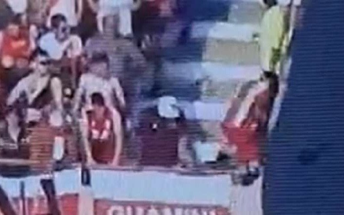 Un hincha de River cayó desde una tribuna y terminó en el hospital