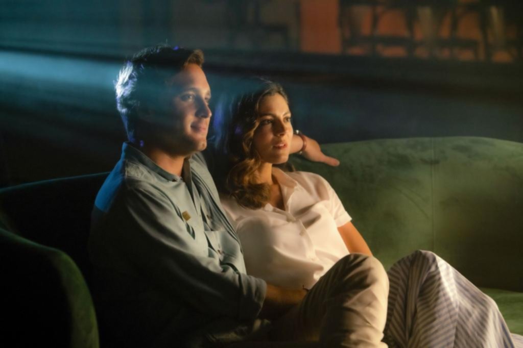 “At Midnight”: el debut en la producción del actor mexicano Diego Boneta llegó al servicio Paramount+