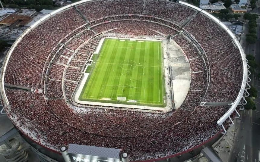 Investigan a River por "exceso de capacidad" en el partido ante Argentinos