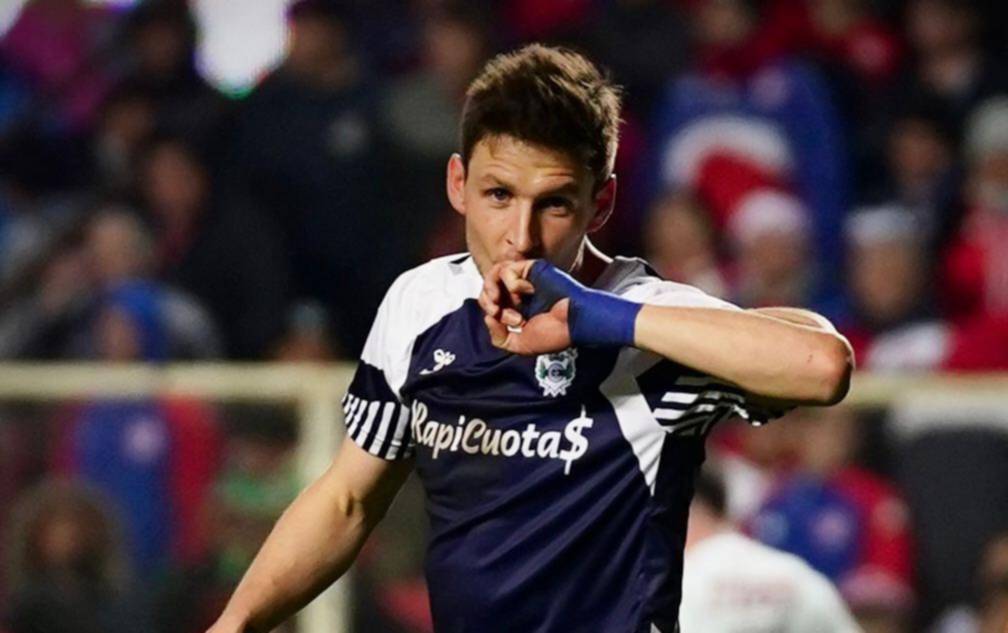 Gimnasia: Chirola Romero espera por Ramírez y Comba para definir los 11