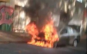 Susto y tensión a metros del Bingo de La Plata por un auto que se prendió fuego