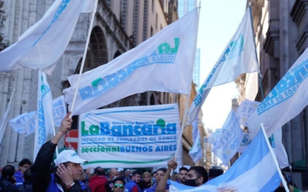 Los bancarios se reúnen con un paro en el horizonte