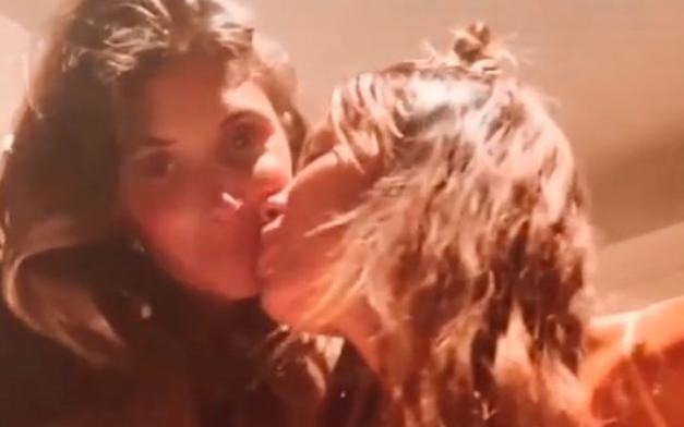 Karina Jelinek saludó a Flor Parise por el Día de los Enamorados 