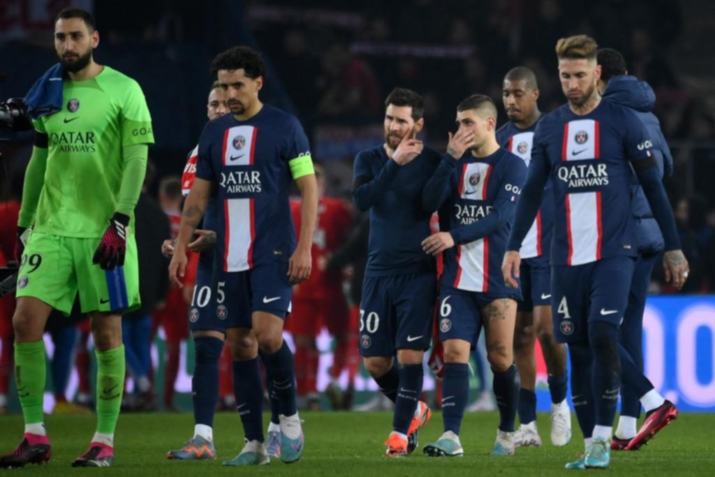 El PSG quedó con un pie afuera de la Champions League y su gente lo despidió con abucheos