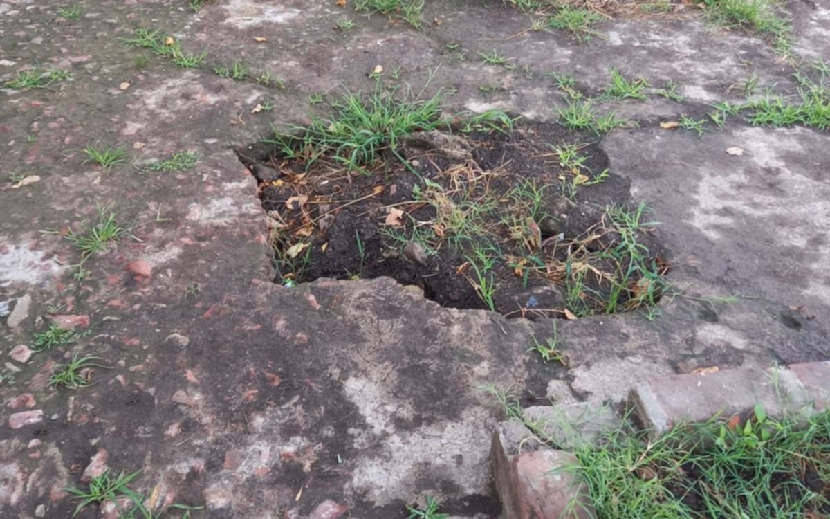 Reclamo por una obra obra inconclusa en plena vereda