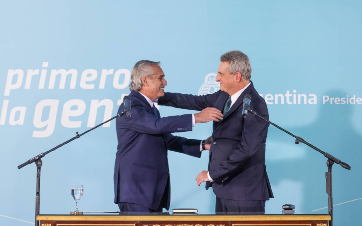 Alberto Fernández le tomó el juramento a Agustín Rossi como Jefe de Gabinete