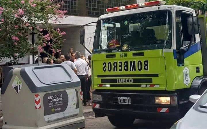 Susto en el centro de La Plata por principio de incendio en un juzgado de familia