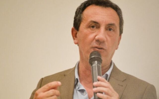Cowen sobre los "bautismos" en el plantel: "Charlé con los referentes"