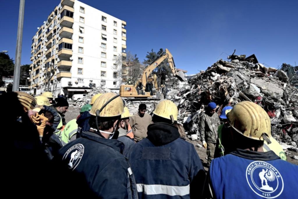 Más rescates en Turquía, pero decae la esperanza