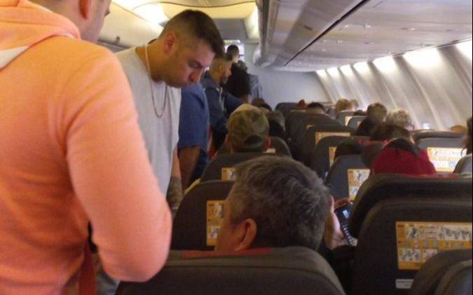 Susto arriba del avión de Flybondi: ¿qué pasó tras sobrevolar La Plata?