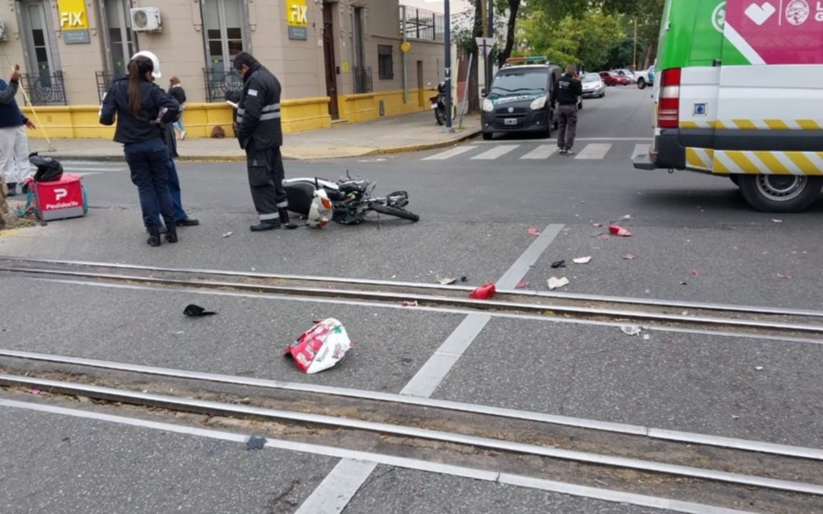 Accidente en 1 y 38: un repartidor herido y demoras en el Roca