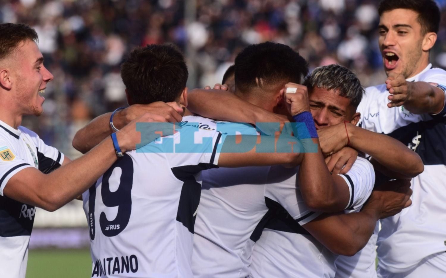 Gimnasia venció con justicia 2 a 0 a Instituto y consiguió un envión anímico de enorme valor para apuntalar a su equipo en reconstrucción