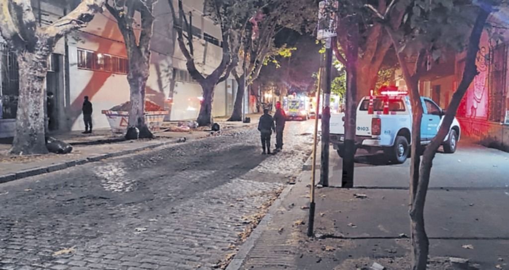 Fuego, susto y despliegue de bomberos en 4 y 61