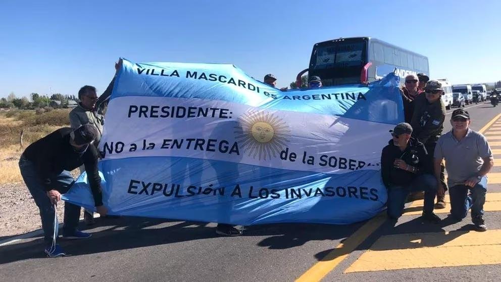 Productores marcharon contra la entrega de tierras a los mapuches
