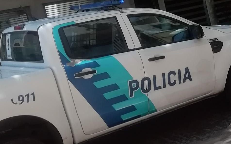 Ataque motochorro a una heladería de La Plata: a punta de pistola, escaparon con dinero
