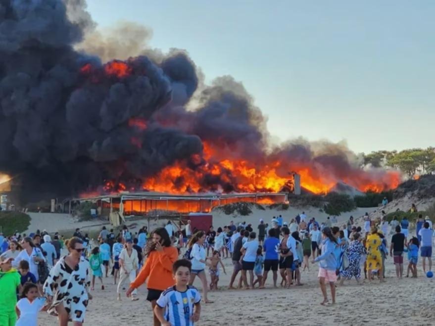 Voraz incendio en el parador La Susana de Punta del Este