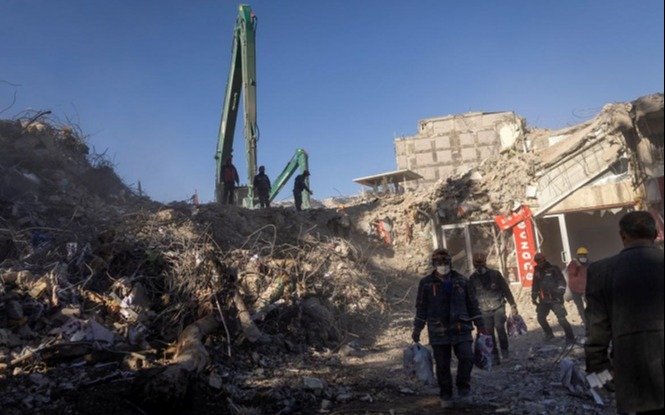 Un nuevo sismo sacude al sur de Turquía: derrumbes de edificios y evacuaciones