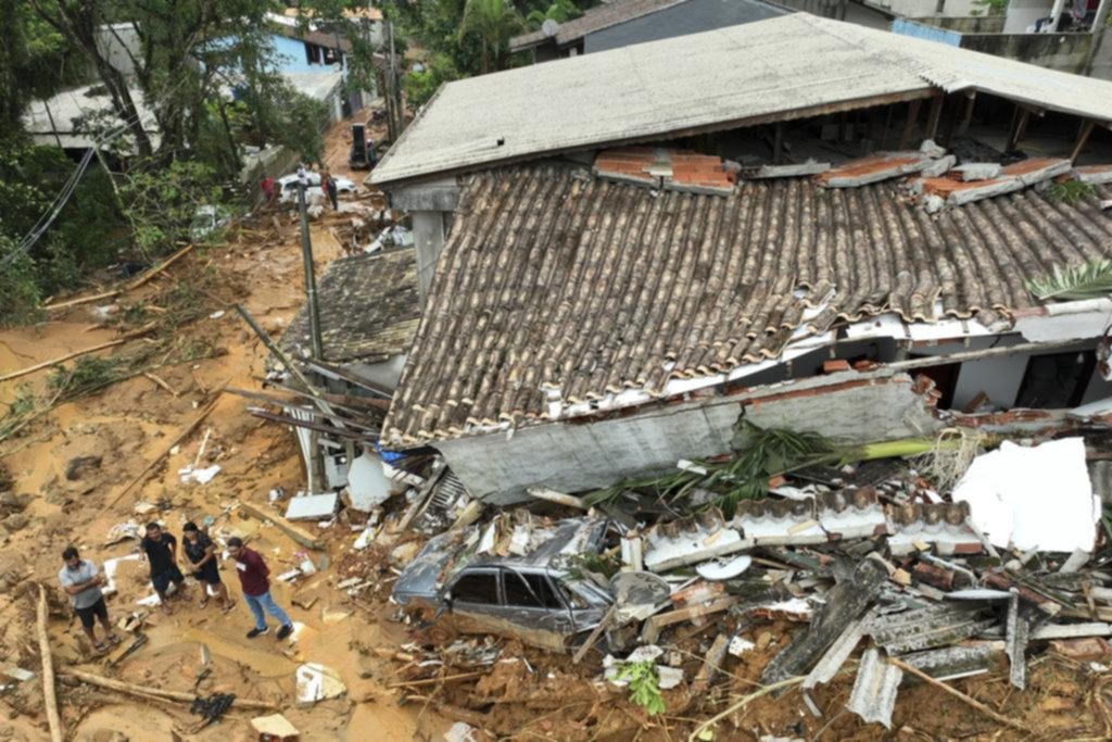 Un fuerte temporal viste de luto a Brasil en Carnaval