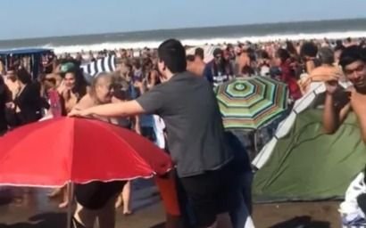 VIDEO. "Parecía un tsunami": la ola que asustó a todos en Mardel y generó corridas en la Bristol