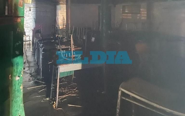Se prendió fuego una escuela en La Plata y no saben si van a poder comenzar las clases