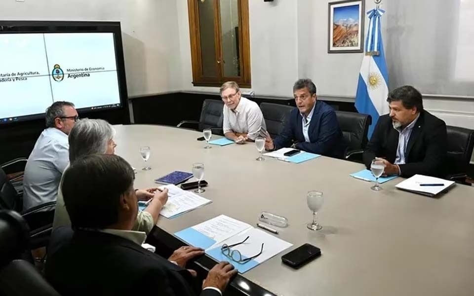 Gripe aviar: el Gobierno anunció medidas para el circuito comercial