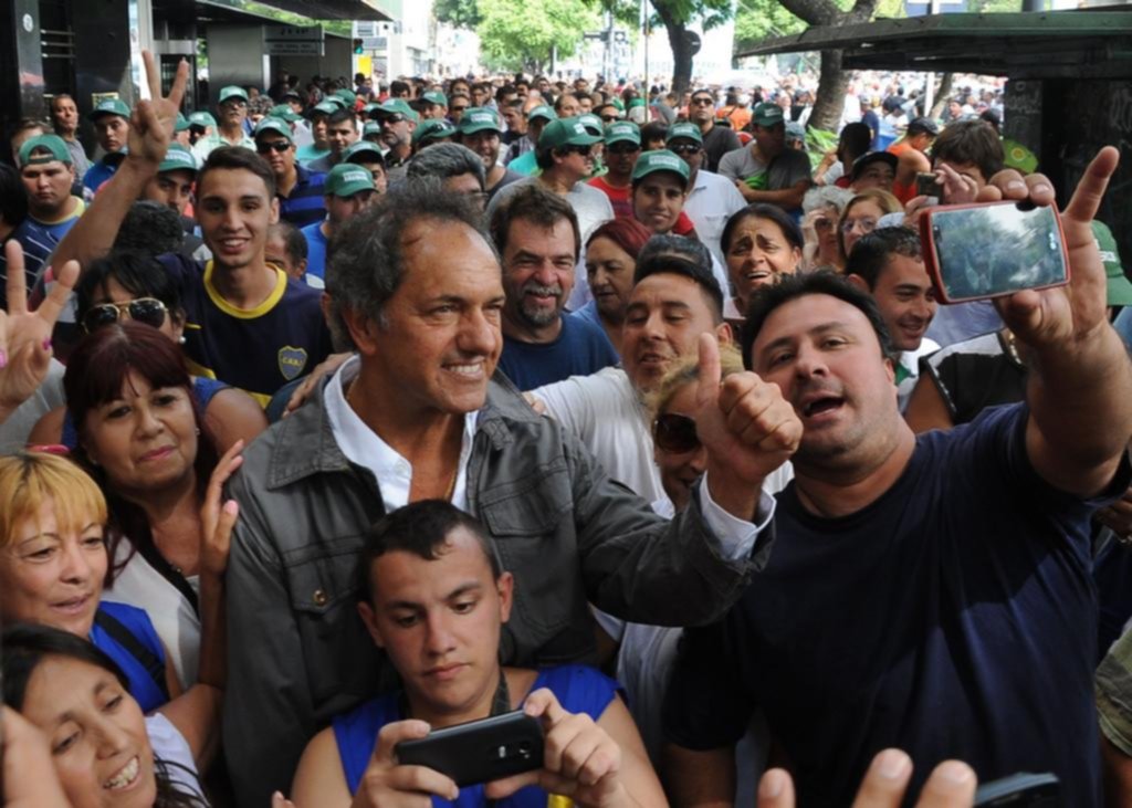 “Cuentan conmigo”, dijo Scioli y se sumó a la pelea