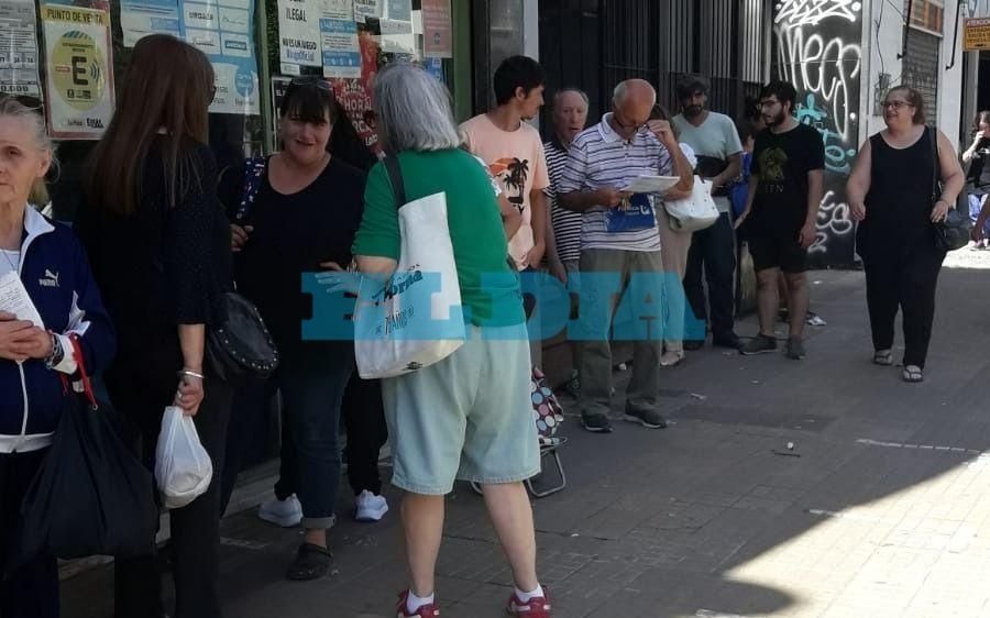 En la previa del paro bancario, colas y quejas por el sistema de pagos 