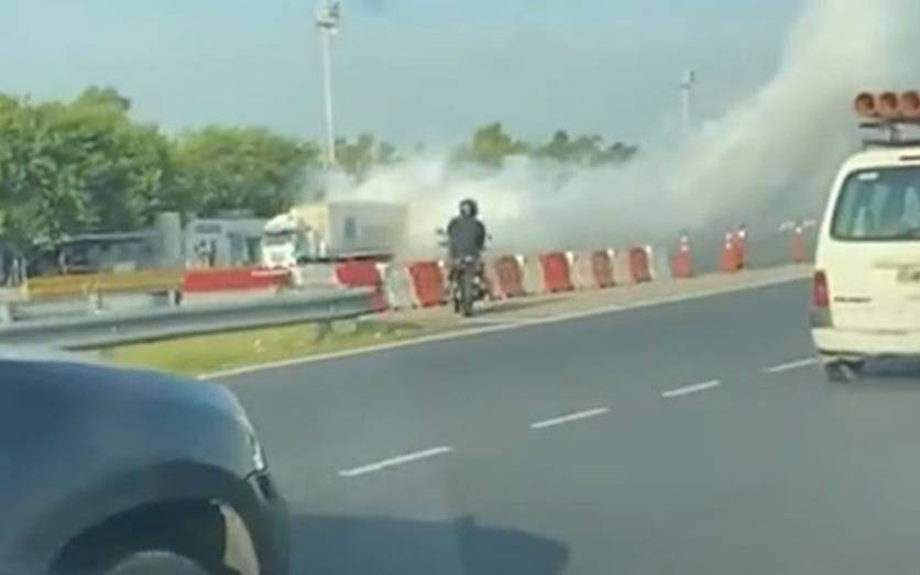 Una nube tóxica afecta a la localidad de Ituzaingó tras un accidente en la Autopista del Oeste