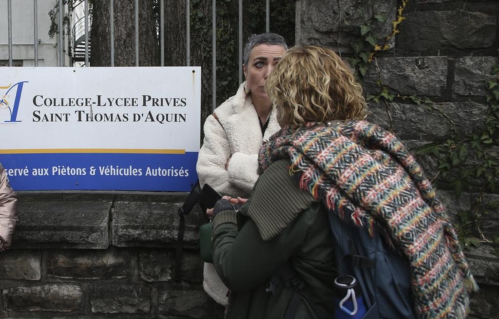 En Francia, un alumno mató de una puñalada a una docente en plena clase