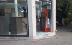 Delincuentes rompieron un vidrio y robaron una casa de empanadas en La Plata