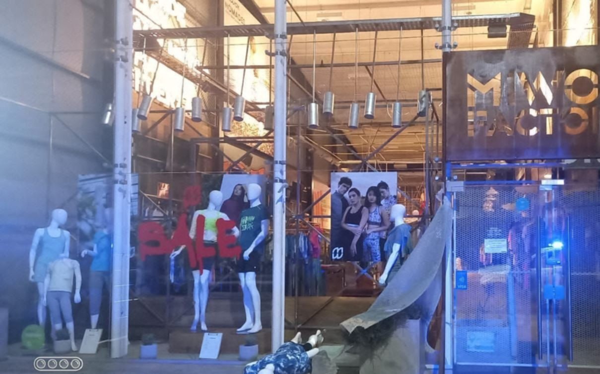 Roban prendas de un local de ropa en Gonnet: atrapan a 3 chicos de entre 13 y 15 años