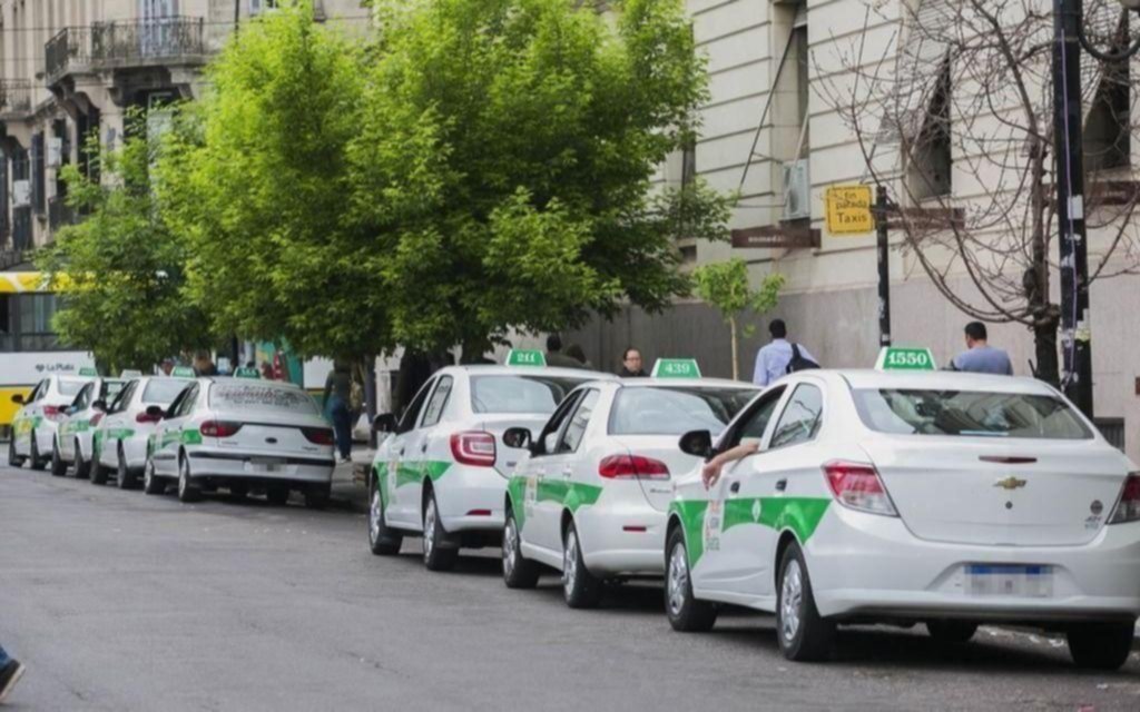Choferes piden aumento en las tarifas de los taxis