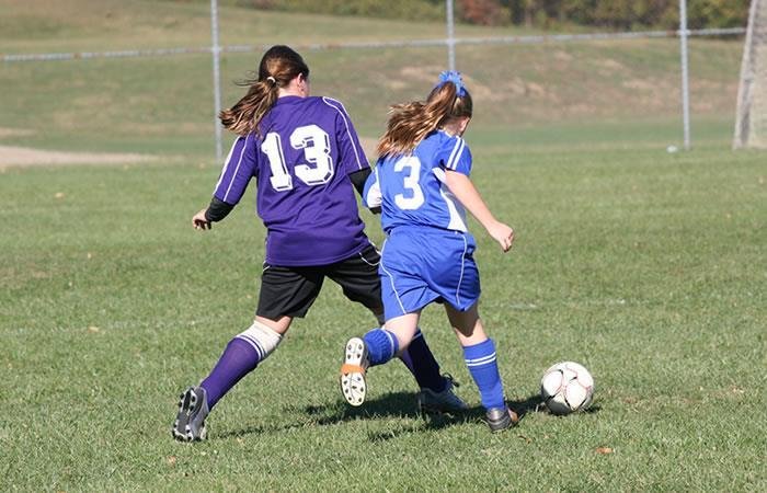 Promueven el fútbol femenino en las escuelas