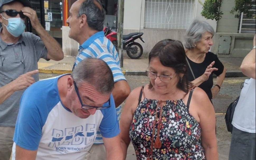 Distintos barrios platenses se unen en el reclamo por el agua