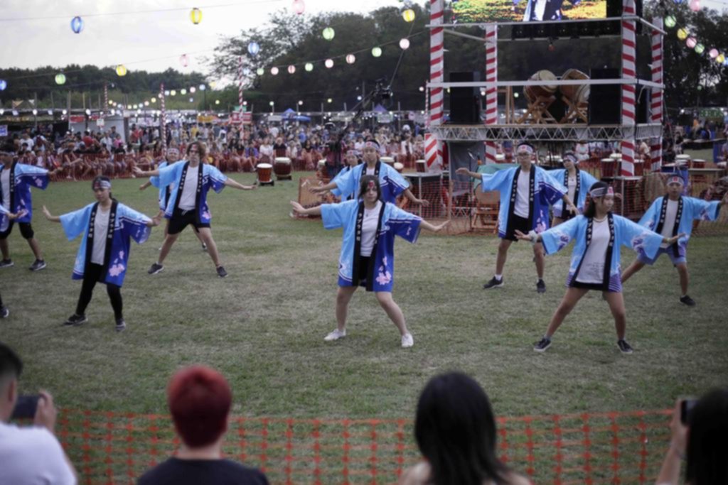 Con shows, gastronomía y color volvió Bon Odori