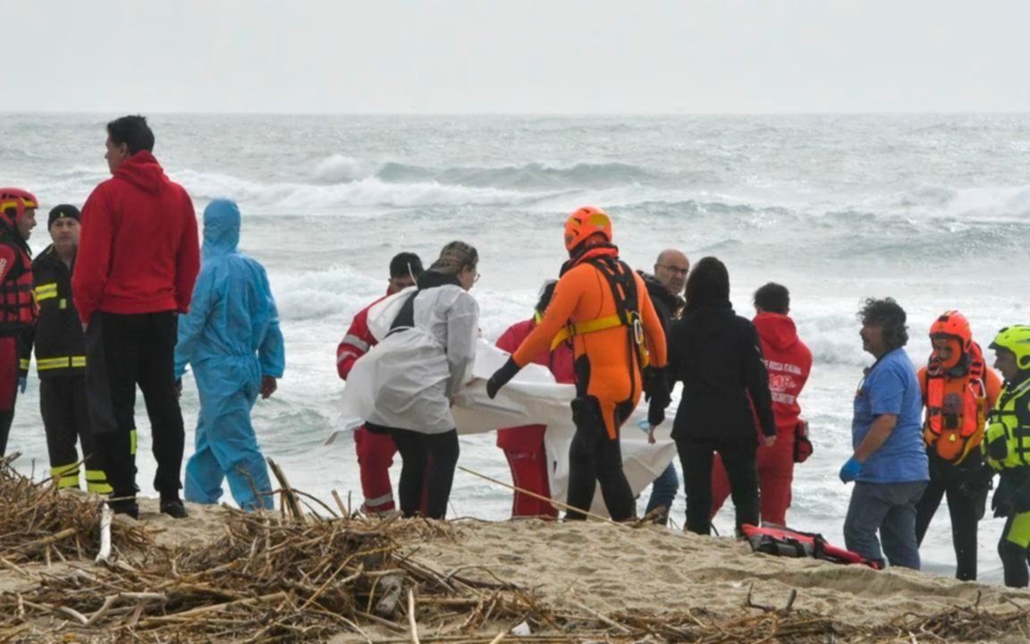 Mueren más de 40 migrantes en un naufragio en el Mediterráneo cerca de la costa de Italia