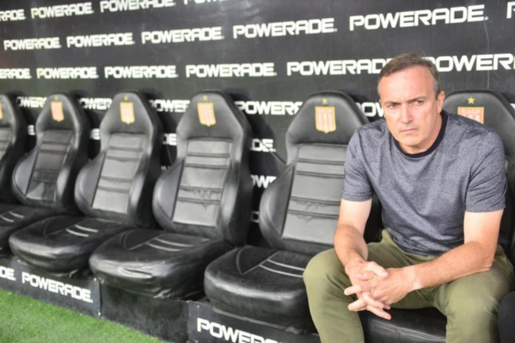 Balbo, blanco de críticas por parte de los hinchas y preocupación en la CD