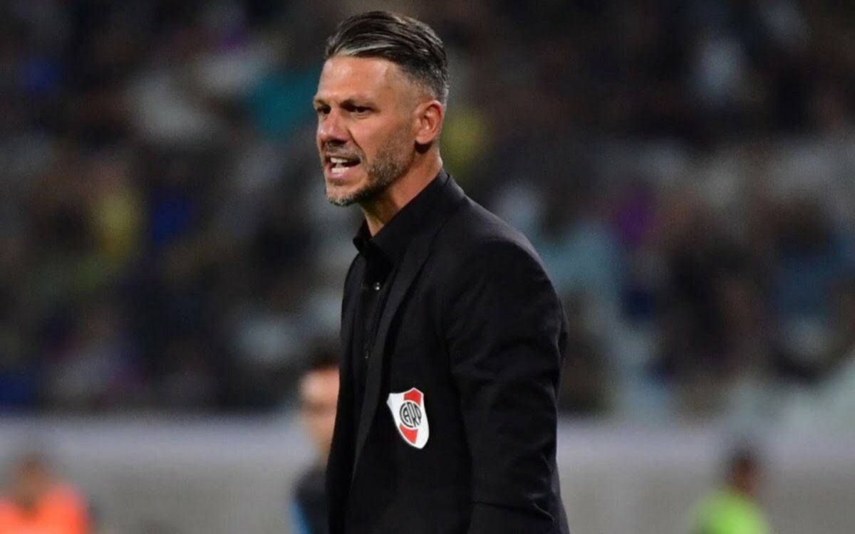 "Las derrotas no tienen que sacar las miserias en los análisis posteriores", dijo Demichelis tras la caída ante Arsenal