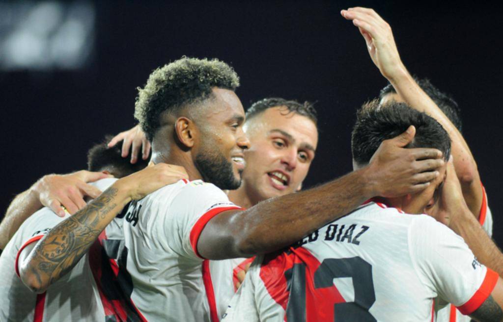 Gracias a su jerarquía, River derrotó a Barracas y se acomodó